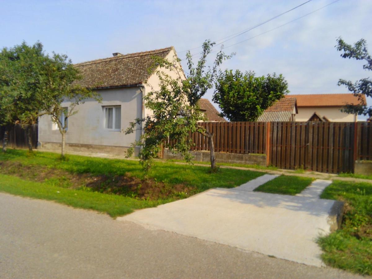 Gasthaus "Poetsko Cose" Nikole Tesle 86 Morović Exterior foto